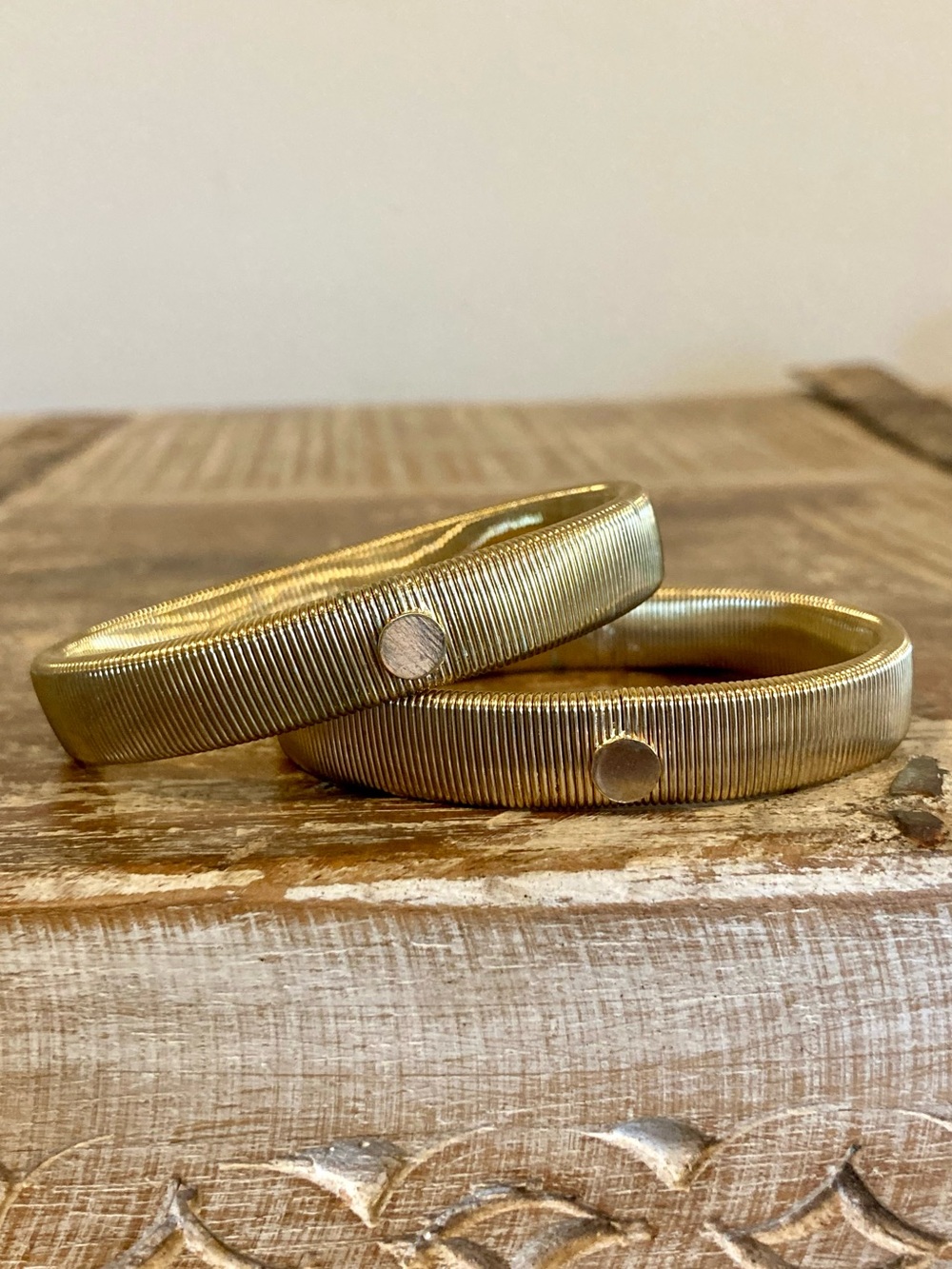 Men’s Sleeve Holders Vintage Accessories Set of 2 Stretch Arm Bands Gold Tone